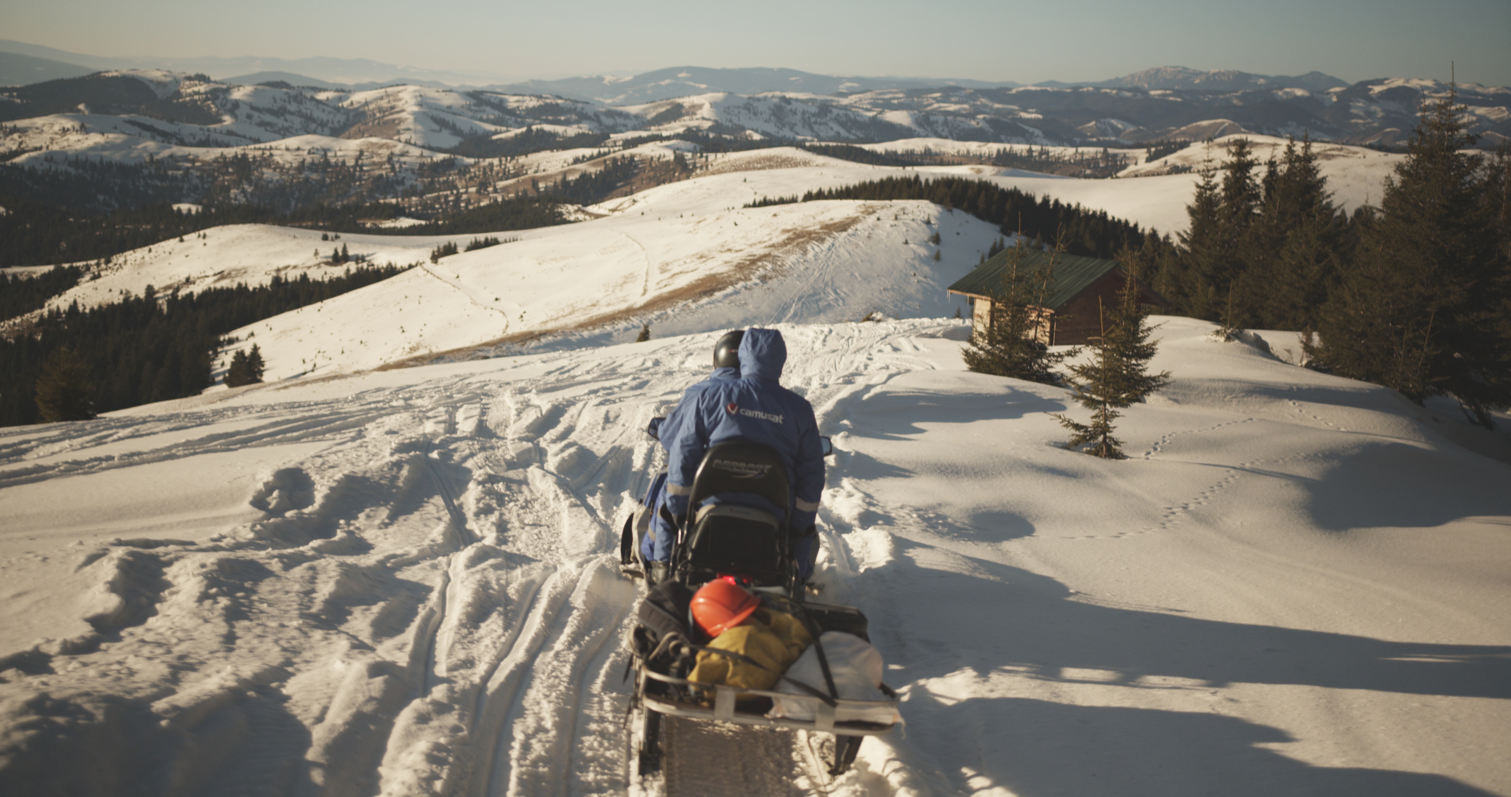 moto neige de deux technicien pour tournage film roumanie