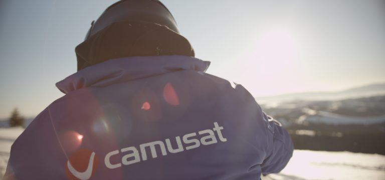 plan de dos d'un employé de Camusat Telecom roumanie