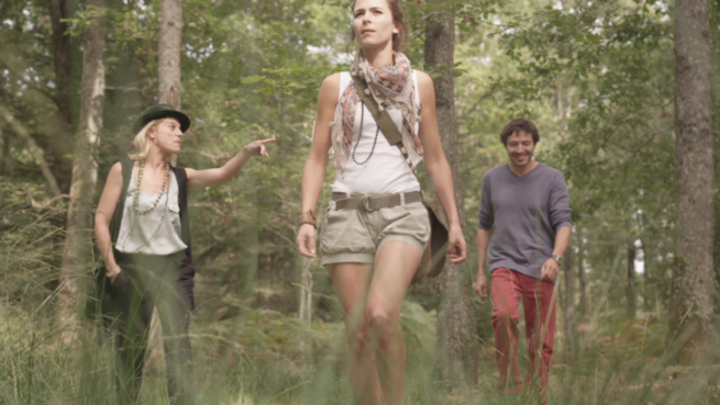 3 comédien marchent dans la foret film berry province